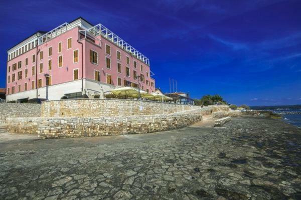 Rotonda Inn Novigrad Novigrad Istria Kültér fotó
